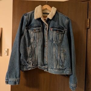 Levi's Classic Denim Jacket with Cream Sherpa Lining